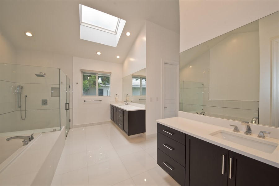 7256 Mandarin Drive Boca Raton, FL 33433 - Photo 9 of 18 09_7256MandarinDr_13_MasterBathroom_LowR