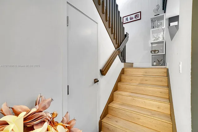 a view of entryway and hall