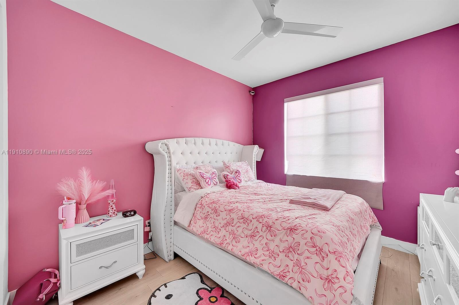 140 South E 7th Way Pompano Beach, FL 33060 - Photo 23 of 40 a bedroom with a bed and a dresser