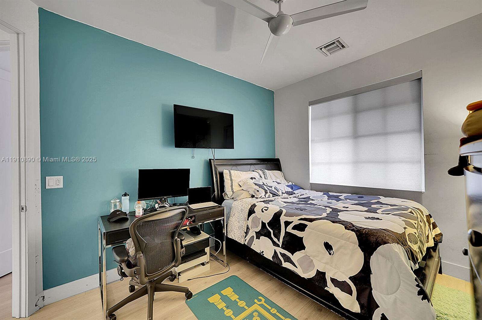 140 South E 7th Way Pompano Beach, FL 33060 - Photo 24 of 40 a bedroom with a bed and a flat screen tv