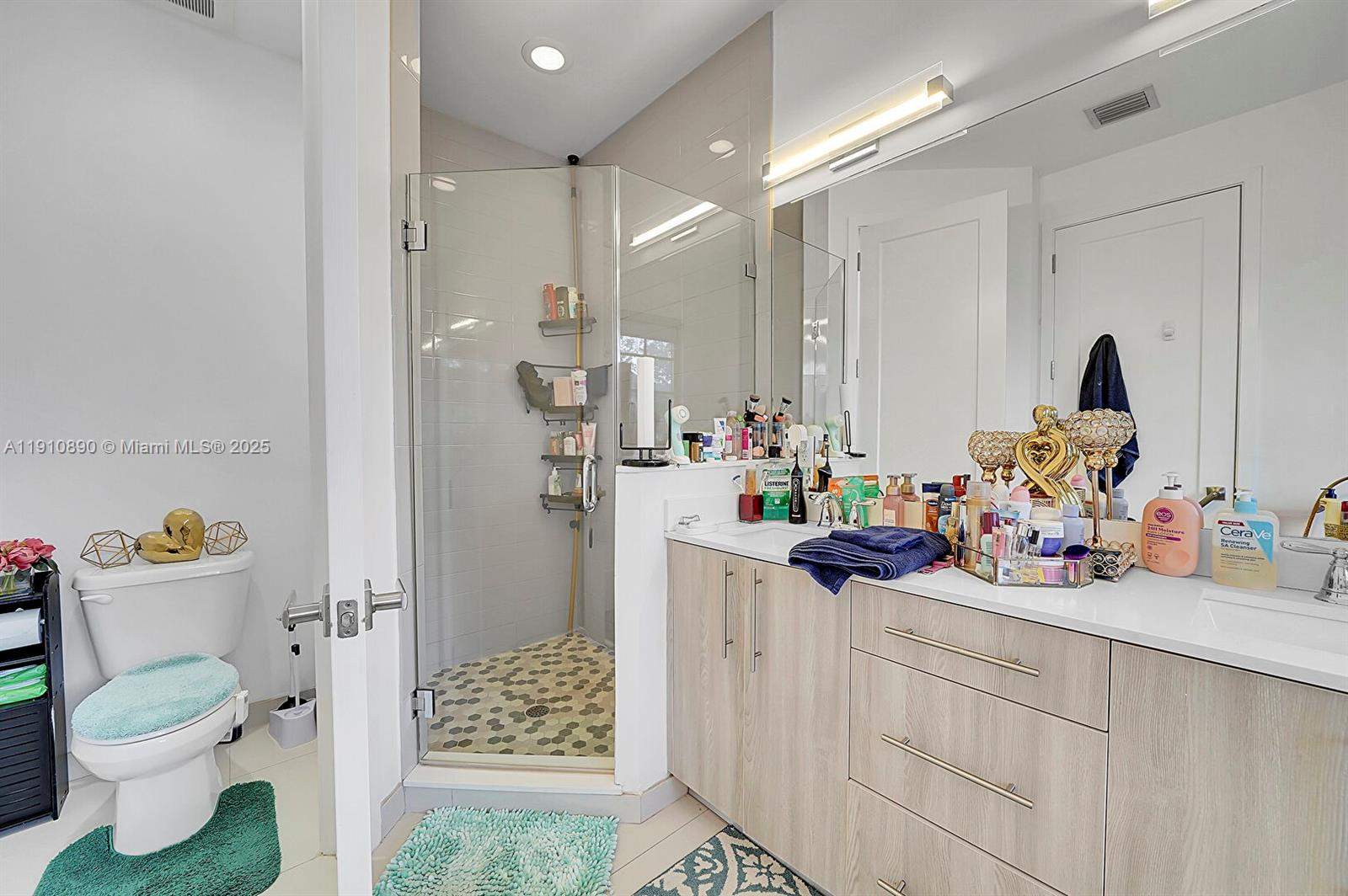 140 South E 7th Way Pompano Beach, FL 33060 - Photo 31 of 40 a view of bathroom with a sink toilet and shower