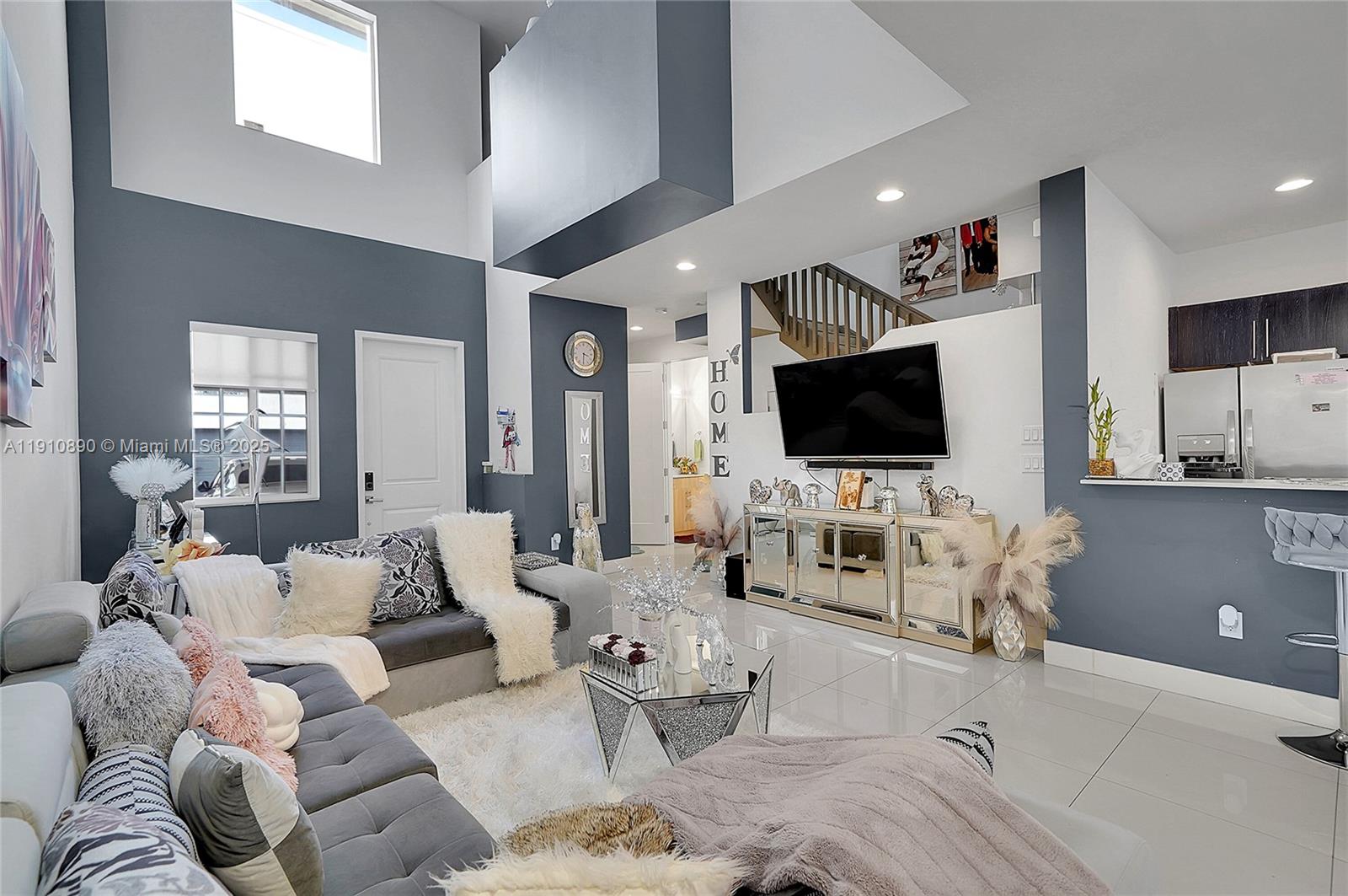 140 South E 7th Way Pompano Beach, FL 33060 - Photo 8 of 40 a living room with furniture and a flat screen tv