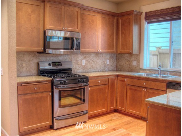 1622 170th Place Southeast Bothell, WA 98012 - Photo 2 of 17 Gallery Image 2
