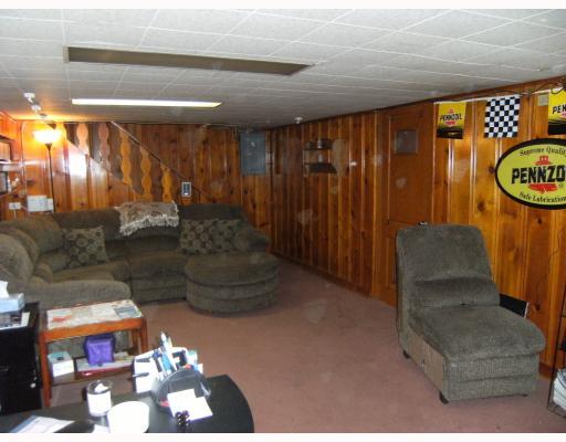 3494 Evergreen Road Pittsburgh, PA 15237 - Photo 8 of 11 Den/Family/Great Room.