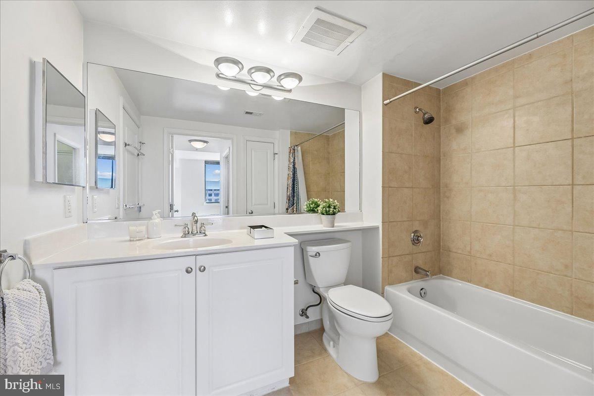 851 North Glebe Road, Unit 1003 Arlington, VA 22203 - Photo 11 of 73