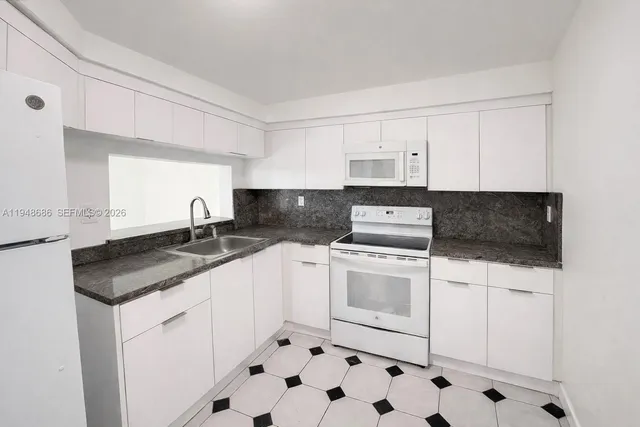 $2,000 | 11800 Southwest 18th Street, Unit 5144, Miami, FL 33175