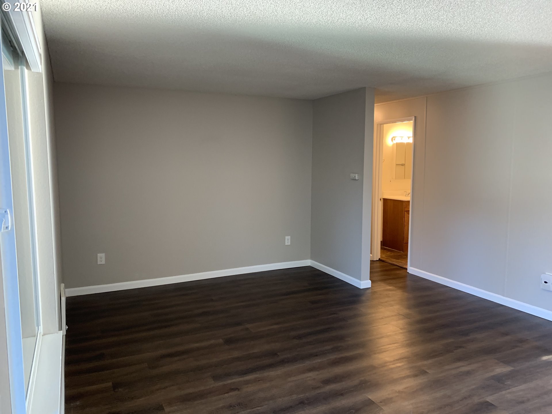 17215 Southwest Merlo Road Beaverton, OR 97003 - Photo 3 of 10