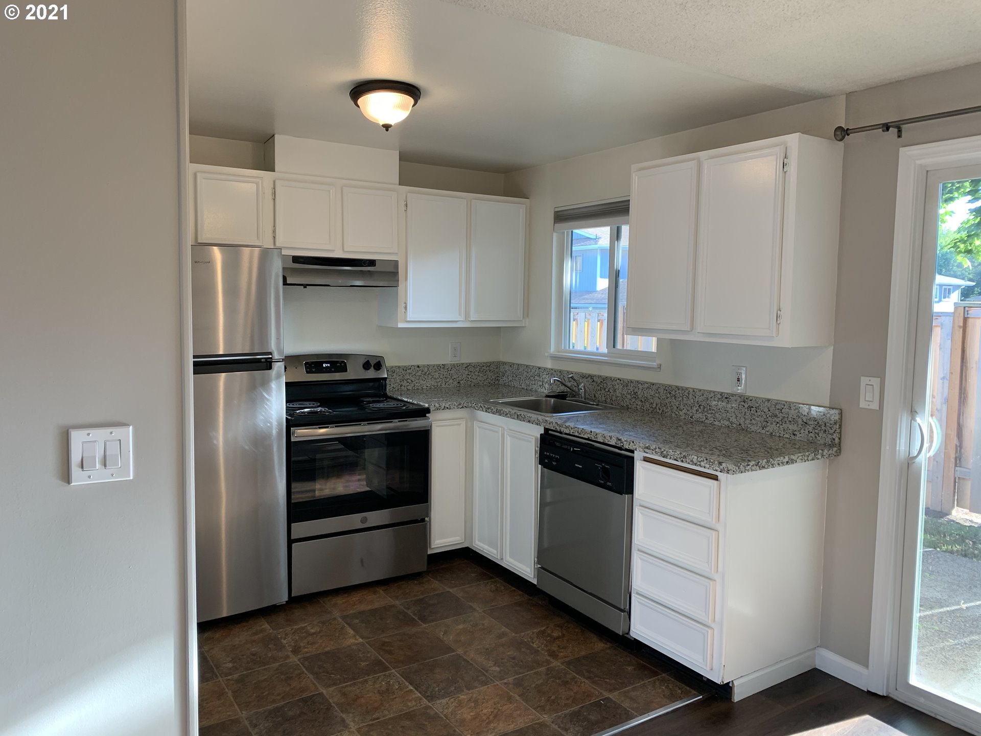 17215 Southwest Merlo Road Beaverton, OR 97003 - Photo 4 of 10
