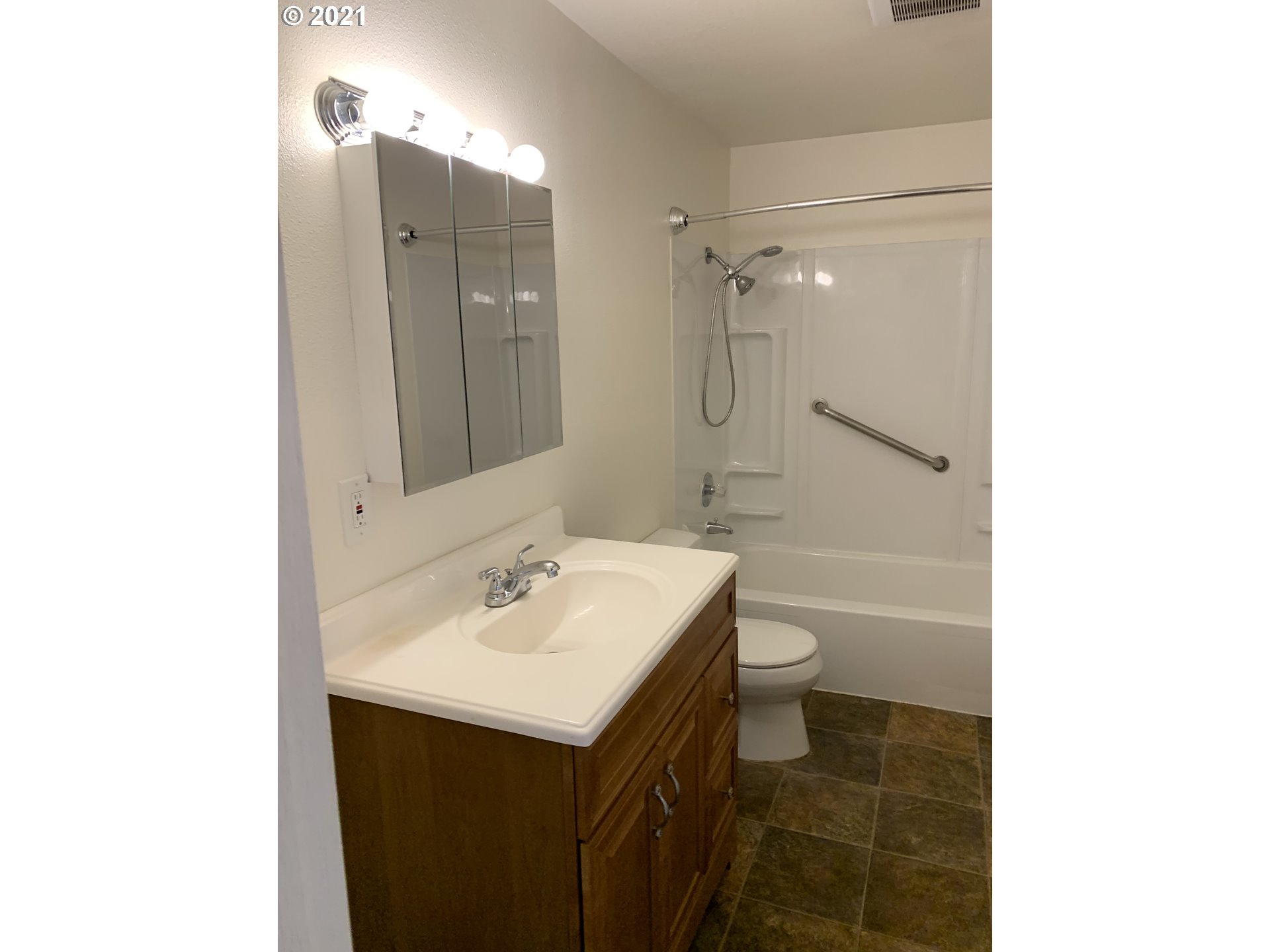 17215 Southwest Merlo Road Beaverton, OR 97003 - Photo 7 of 10