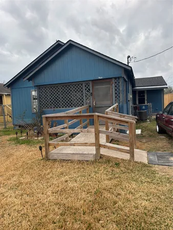 a house view with a backyard space