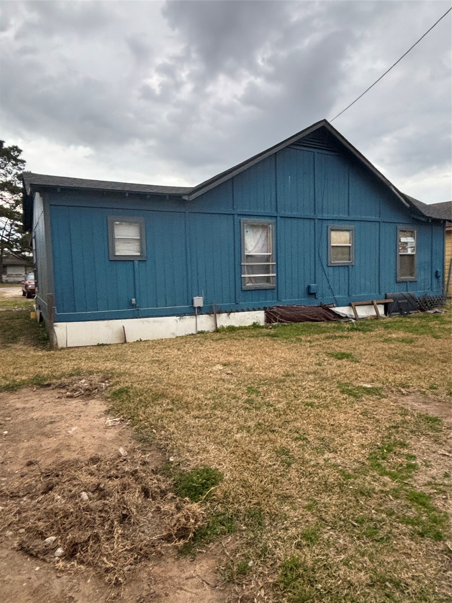 1337 3rd Street Hempstead, TX 77445 - Photo 5 of 10 a view of a house with a yard