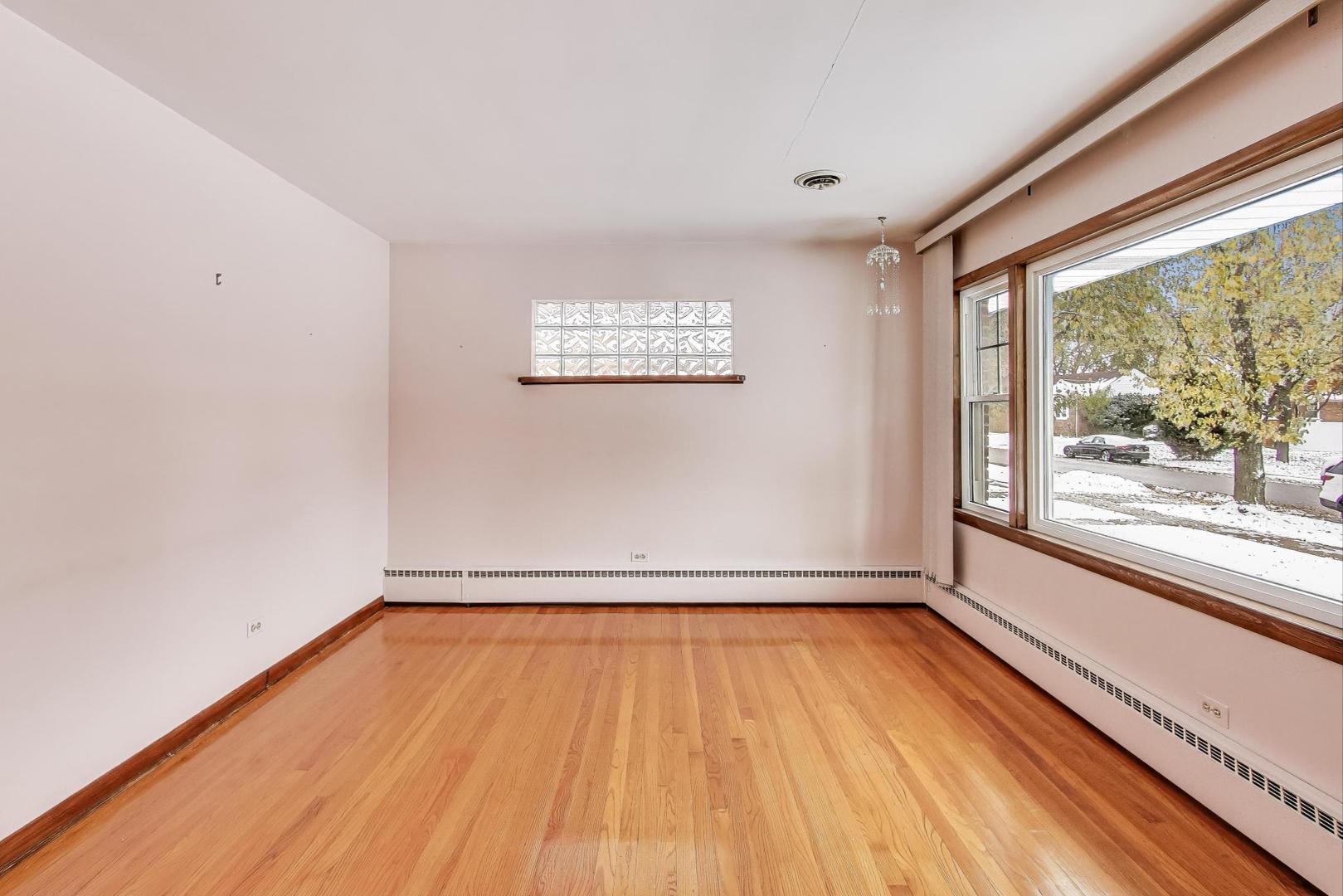 9032 30th Street Brookfield, IL 60513 - Photo 5 of 34 Gallery Image 5