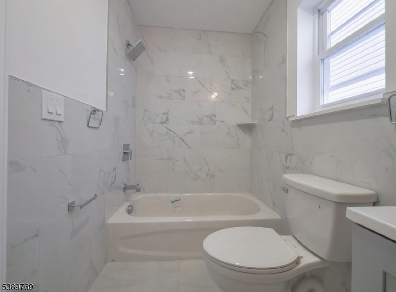 496 South 18th Street Newark, NJ 07103 - Photo 11 of 14 a bathroom with a toilet and a bath tub