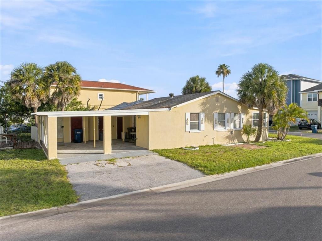 13104 4th Street East Madeira Beach, FL 33708 - Photo 2 of 29