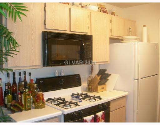 7885 West Flamingo Road, Unit 2012 Las Vegas, NV 89147 - Photo 5 of 12 Kitchen.