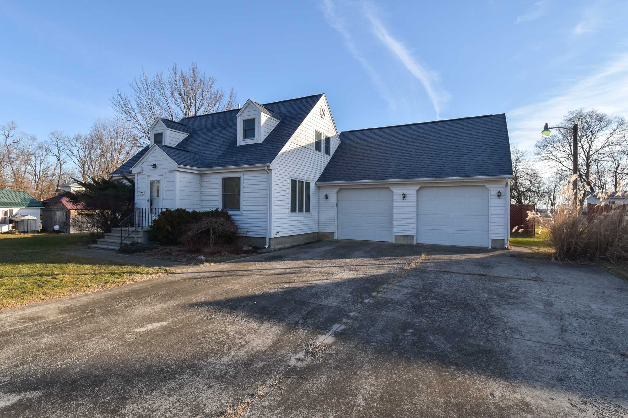 205 3rd Street Howe, IN 46746 - Photo 4 of 32 Gallery Image 4