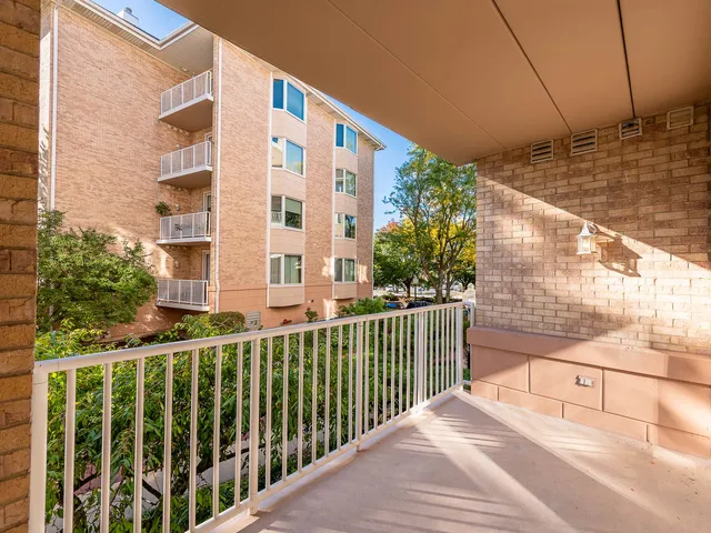 $329,900 | 1715 Pavilion Way, Unit 205, Park Ridge, IL 60068