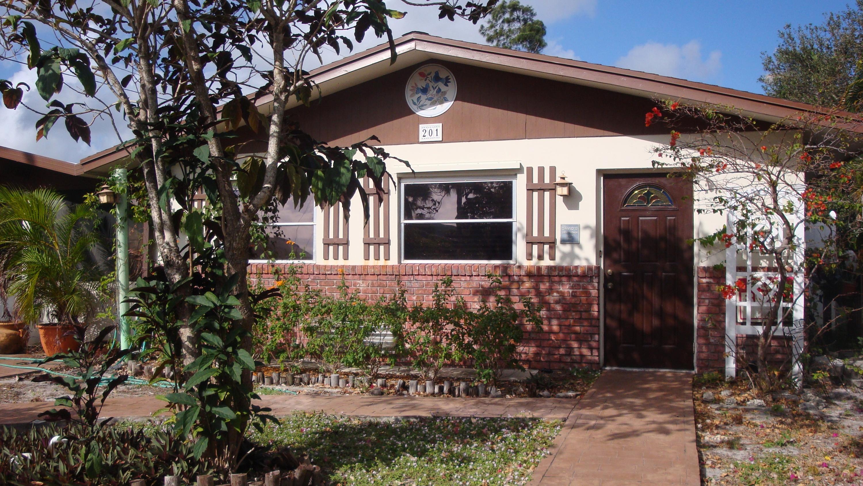 201 Newcastle Street Boca Raton, FL 33487 - Photo 1 of 35 The front of 201 Newcastle Street!