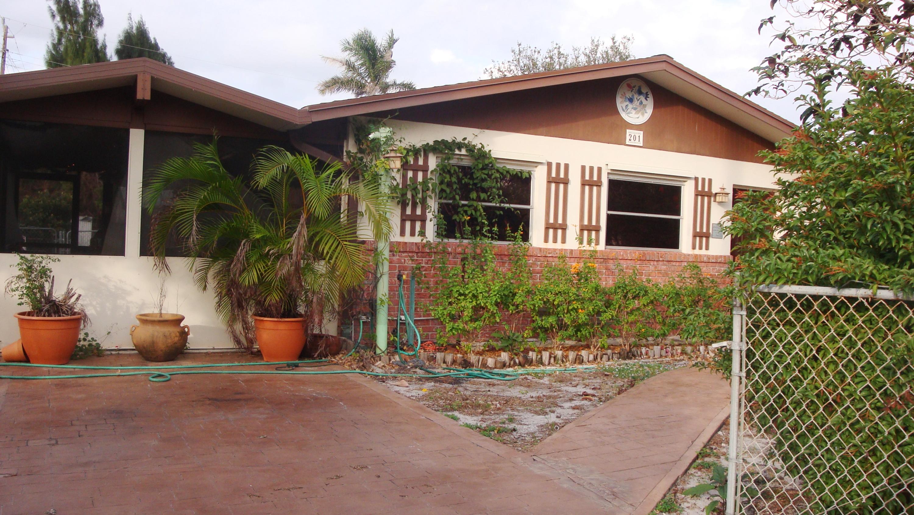 201 Newcastle Street Boca Raton, FL 33487 - Photo 29 of 35 Driveway and Walkway!
