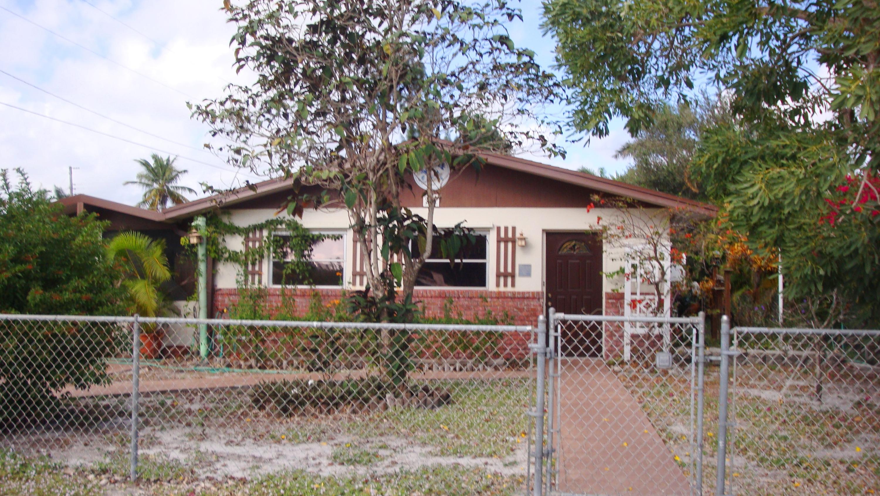 201 Newcastle Street Boca Raton, FL 33487 - Photo 30 of 35 Fenced Yard!