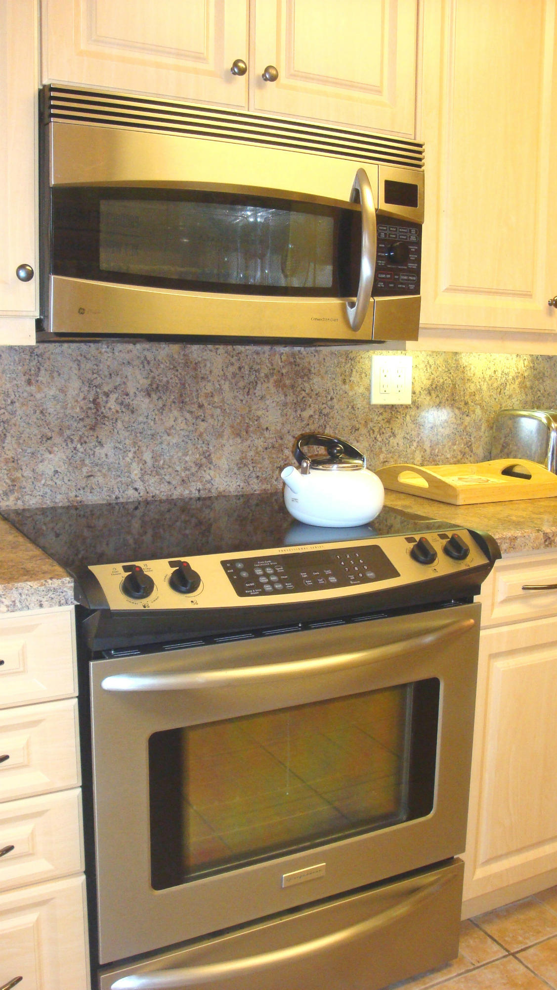 201 Newcastle Street Boca Raton, FL 33487 - Photo 4 of 35 SS Smooth Top Stove Microwave!