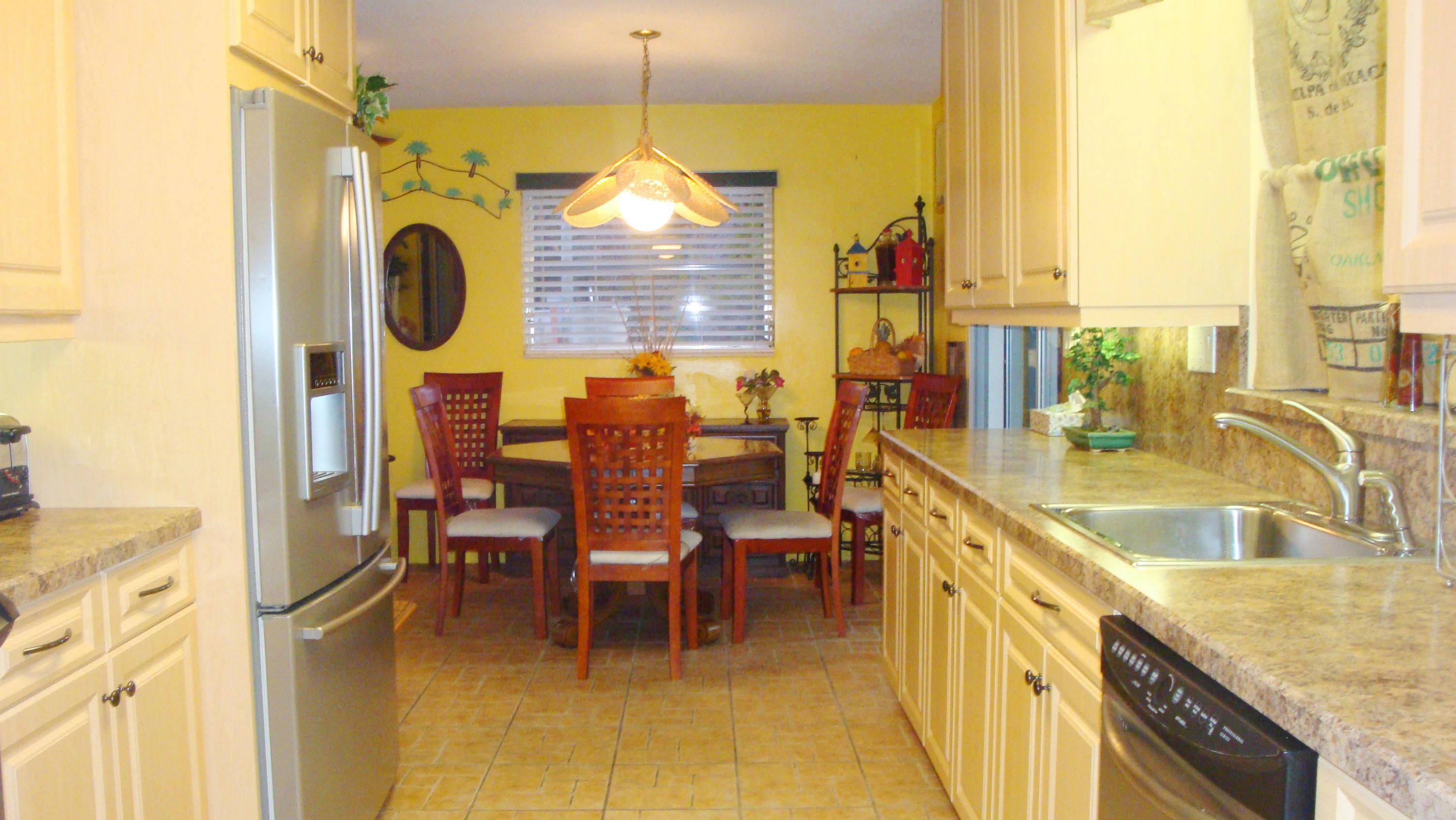 201 Newcastle Street Boca Raton, FL 33487 - Photo 6 of 35 Kitchen and Dining Area!