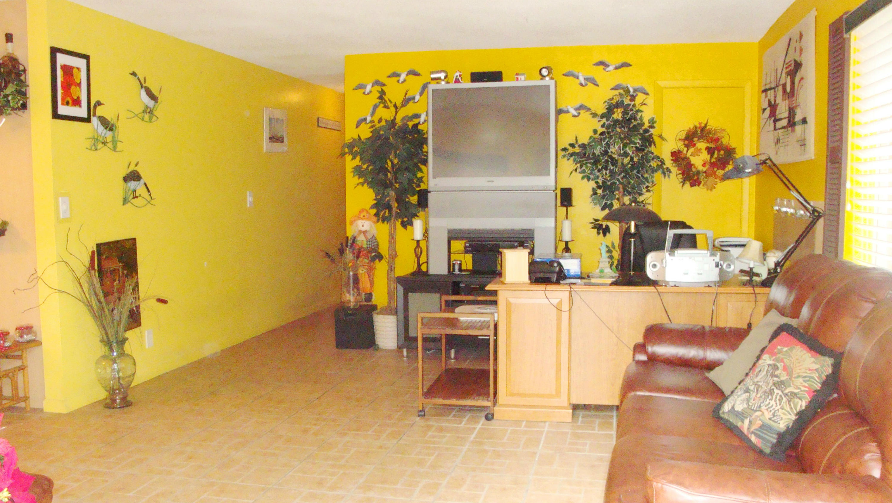 201 Newcastle Street Boca Raton, FL 33487 - Photo 9 of 35 Family Room!