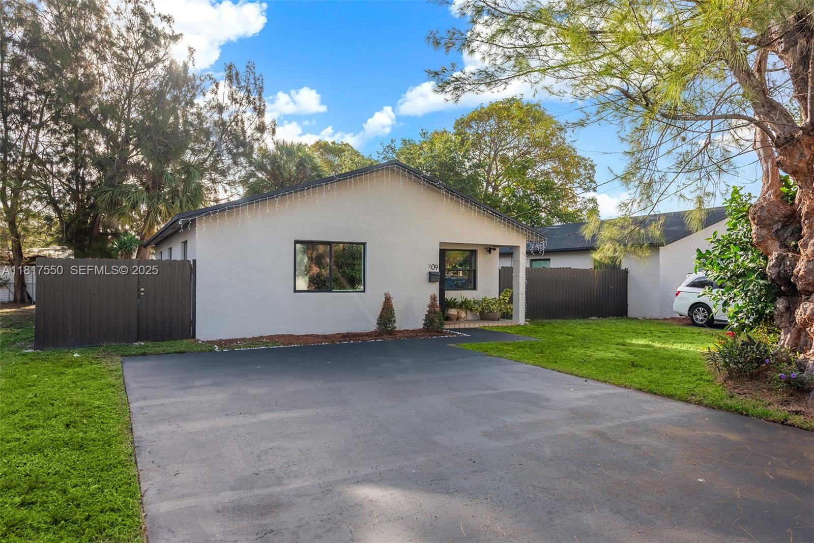 309 Southeast 3rd Avenue Hallandale Beach, FL 33009 - Photo 1 of 29