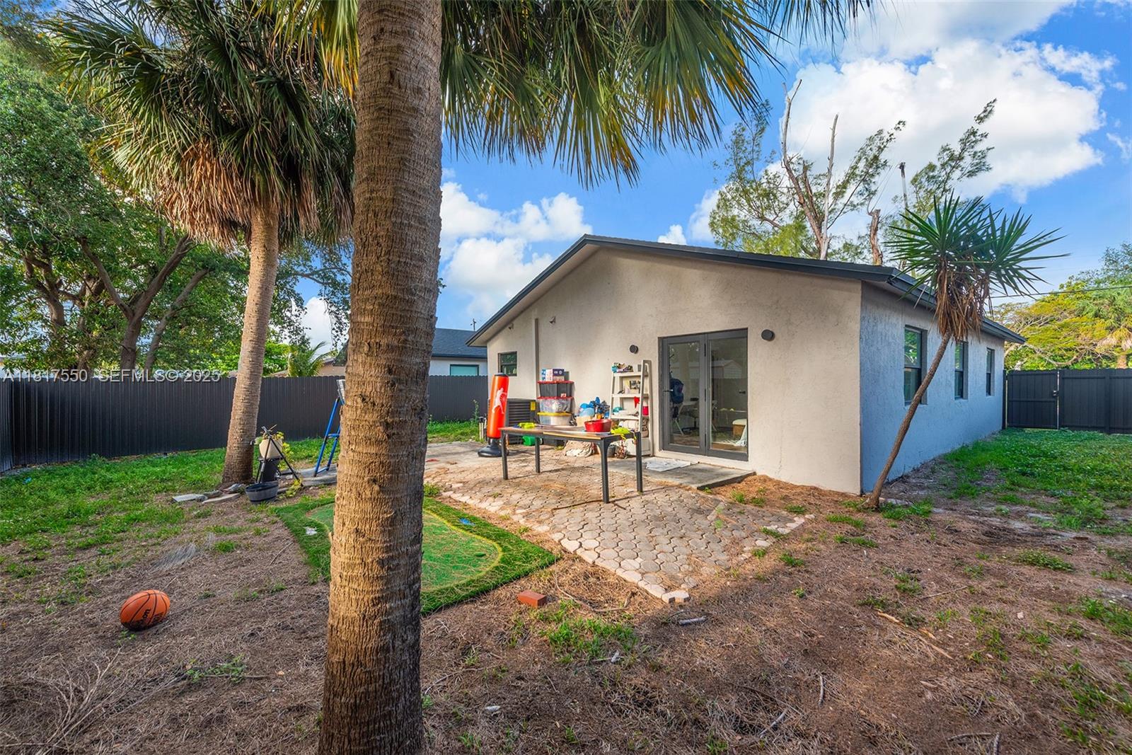 309 Southeast 3rd Avenue Hallandale Beach, FL 33009 - Photo 25 of 29