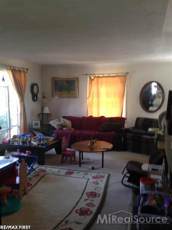 15368 Charles R Avenue Eastpointe, MI 48021 - Photo 3 of 9