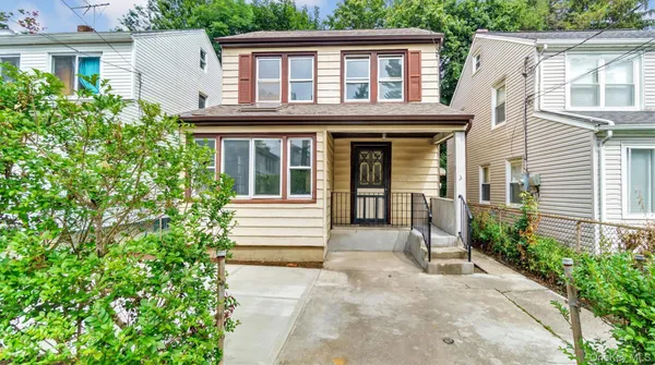 $875,000 | 3 Walnut Place, Great Neck, NY 11021