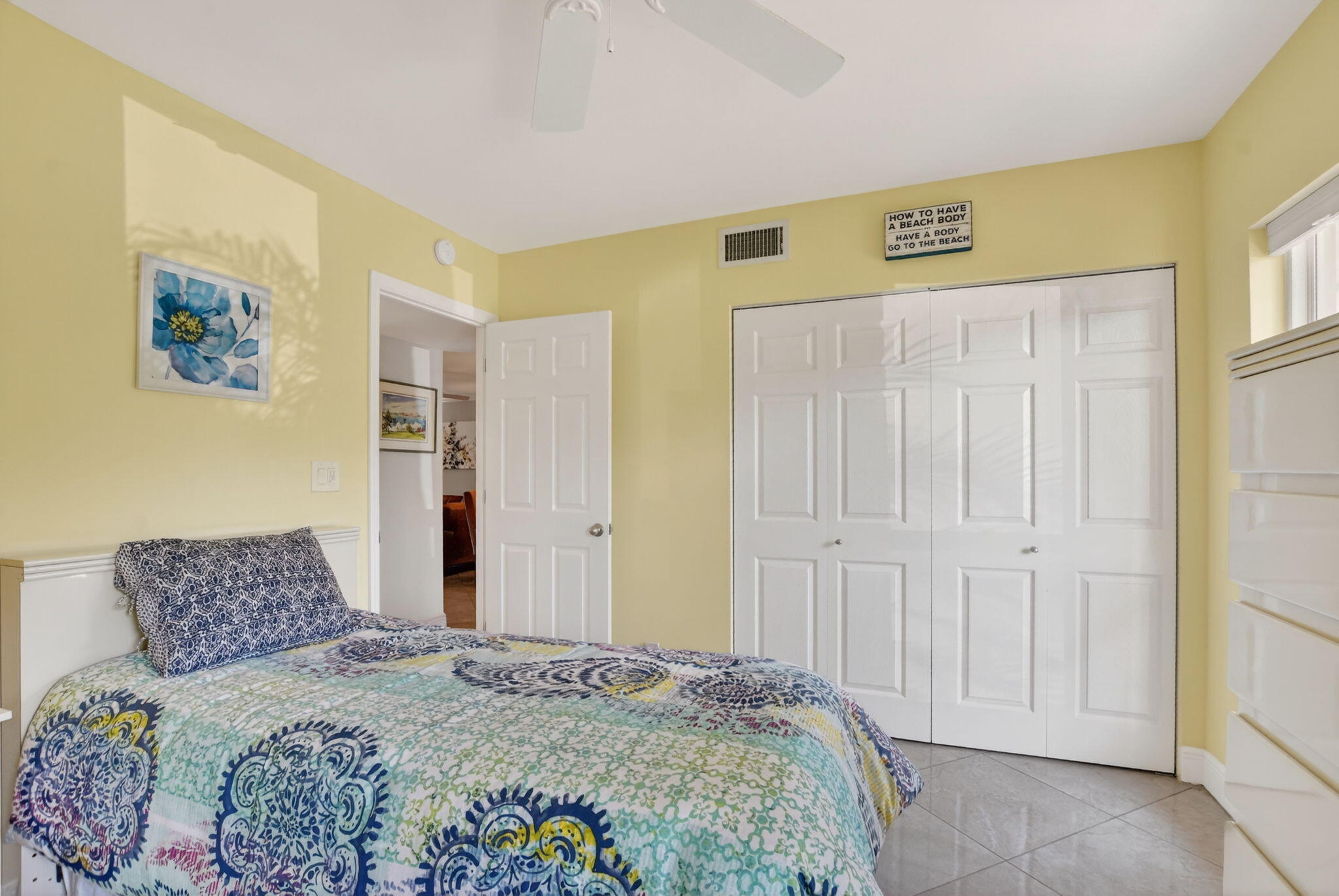 250 Northeast 20th Street, Unit 1170 Boca Raton, FL 33431 - Photo 23 of 40 a bedroom with a bed and a painting on the wall
