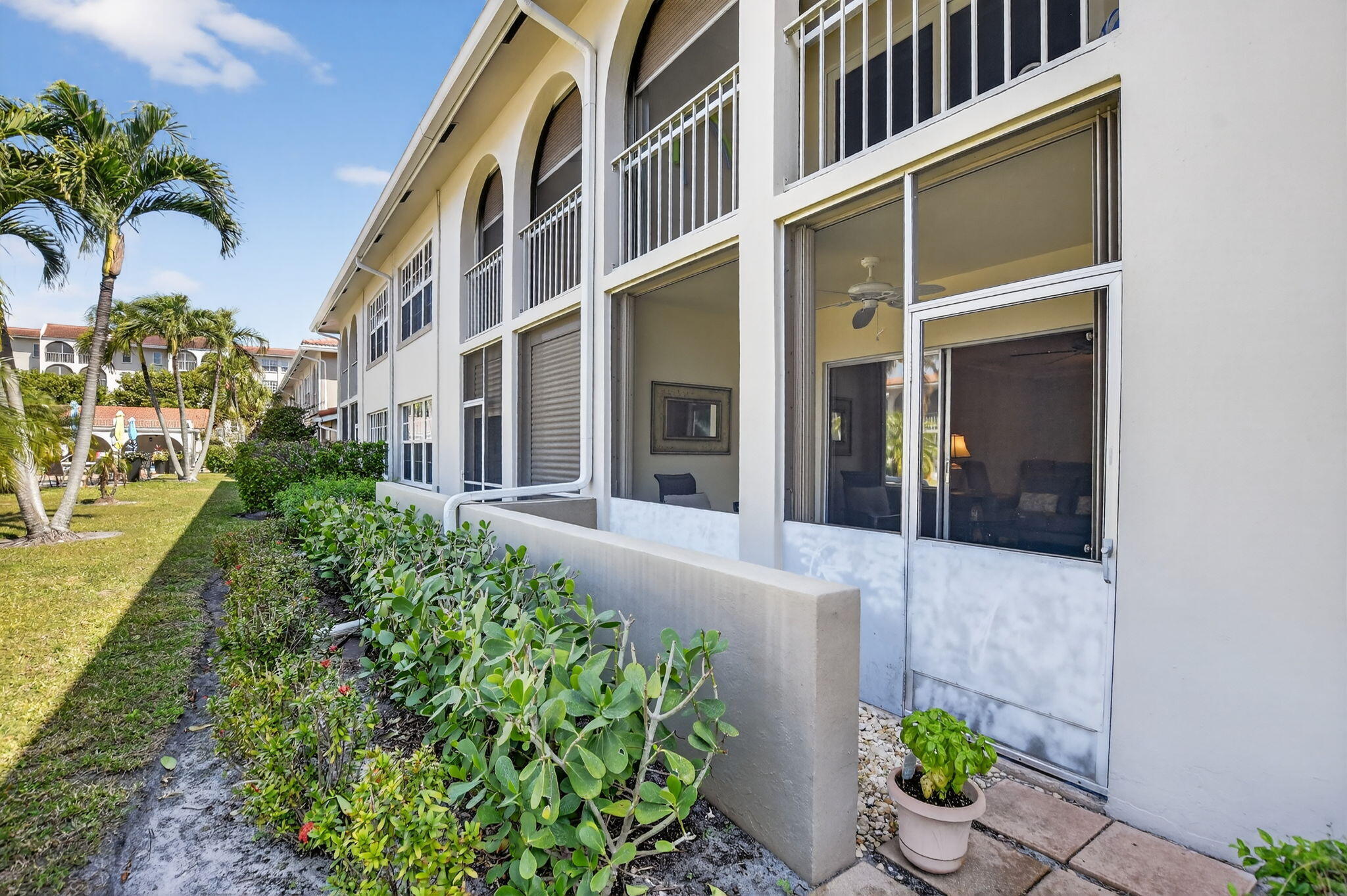250 Northeast 20th Street, Unit 1170 Boca Raton, FL 33431 - Photo 29 of 40 a potted plant sitting in front of a building