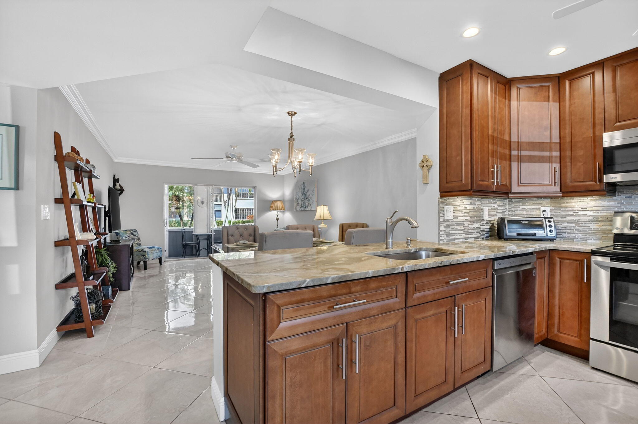 250 Northeast 20th Street, Unit 1170 Boca Raton, FL 33431 - Photo 10 of 40 a kitchen with cabinets a sink and appliances