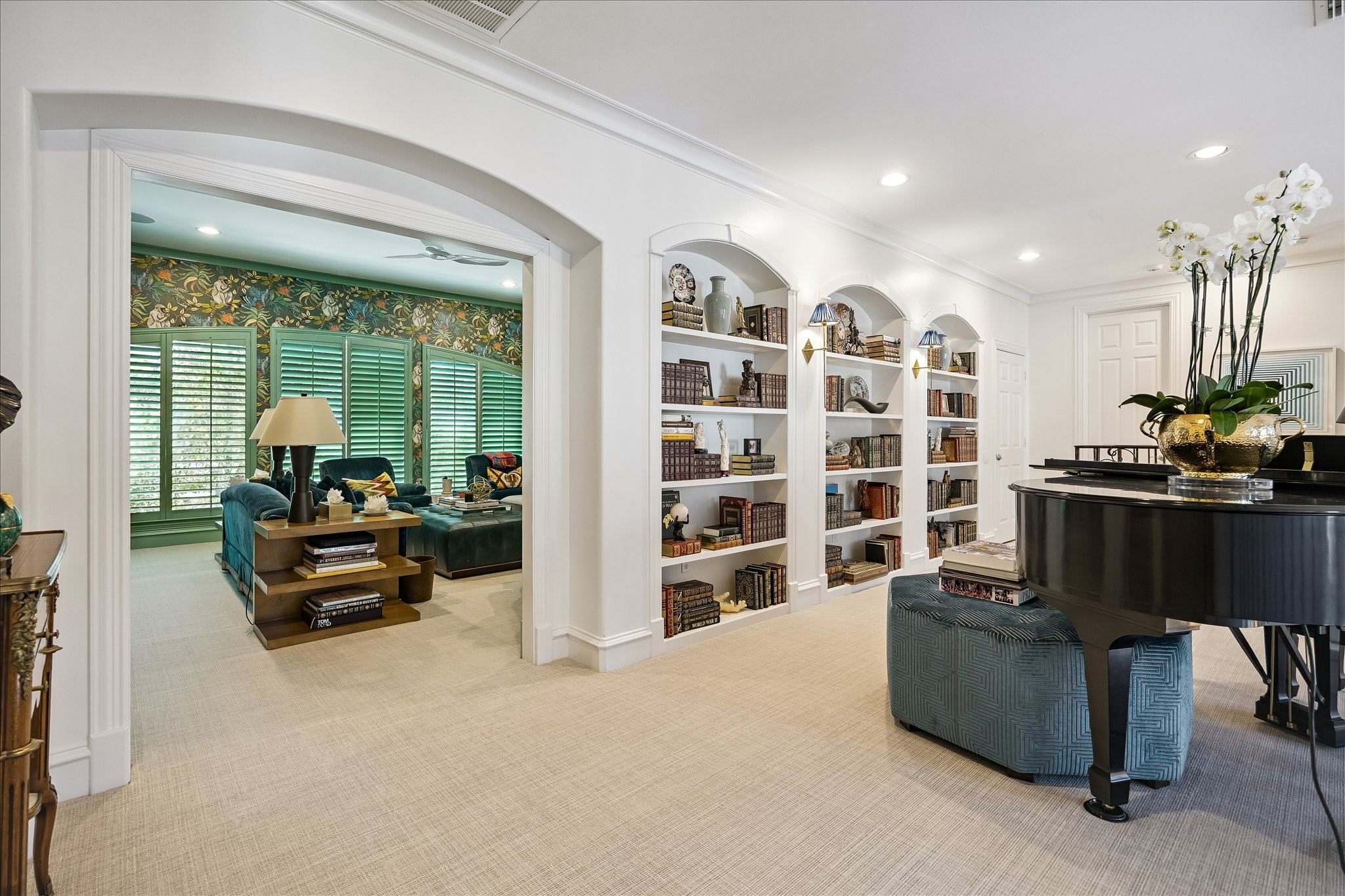 3 Exbury Way Houston, TX 77056 - Photo 20 of 41 a living room with furniture and a flat screen tv