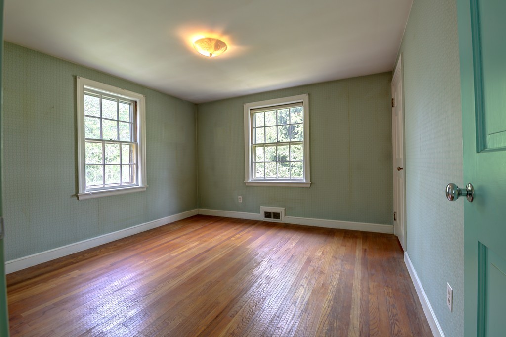 168 Concord Road Bedford, MA 01730 - Photo 4 of 12 Gallery Image 4