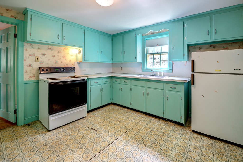 168 Concord Road Bedford, MA 01730 - Photo 9 of 12 Gallery Image 9