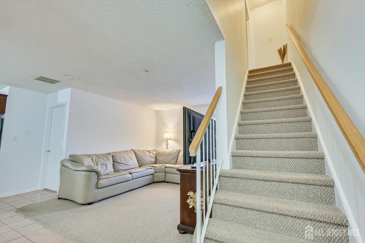 150 Prestwick Way Edison, NJ 08820 - Photo 4 of 23