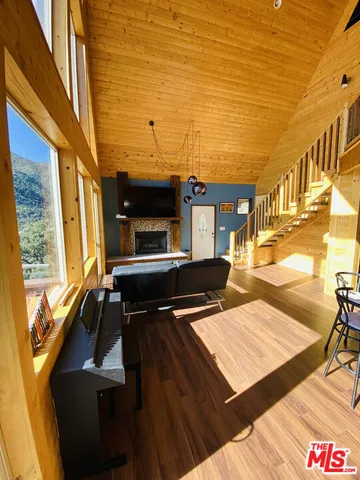 a view of entryway and hall