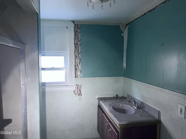 $65,000 | 1013 Delamont Avenue, Schenectady, NY 12307