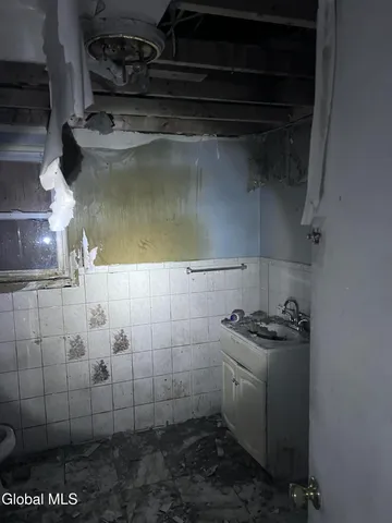 $65,000 | 1013 Delamont Avenue, Schenectady, NY 12307