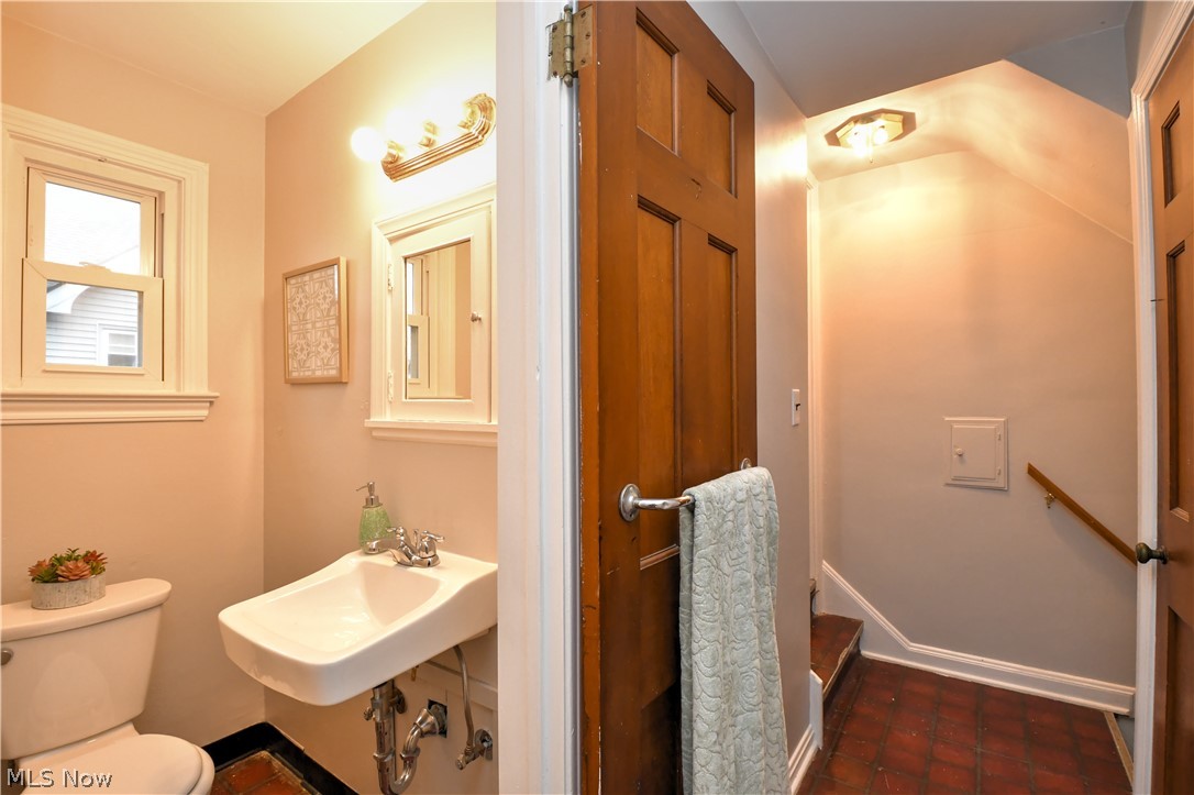 3983 Navahoe Road Cleveland Heights, OH 44121 - Photo 12 of 24 Gallery Image 12