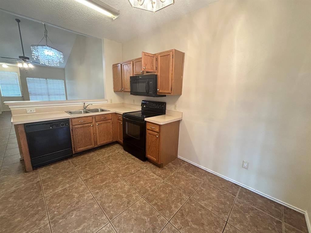 2915 Roxboro Road Euless, TX 76039 - Photo 8 of 22 Gallery Image 8