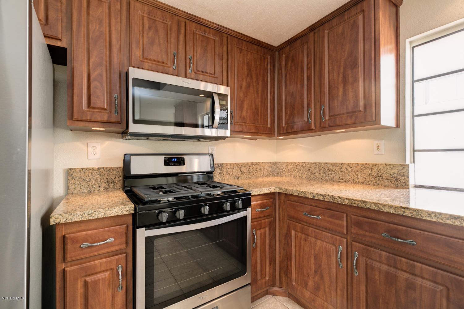 721 Congressional Road Simi Valley, CA 93065 - Photo 14 of 34 TwoFishDigital_721Congressional-16