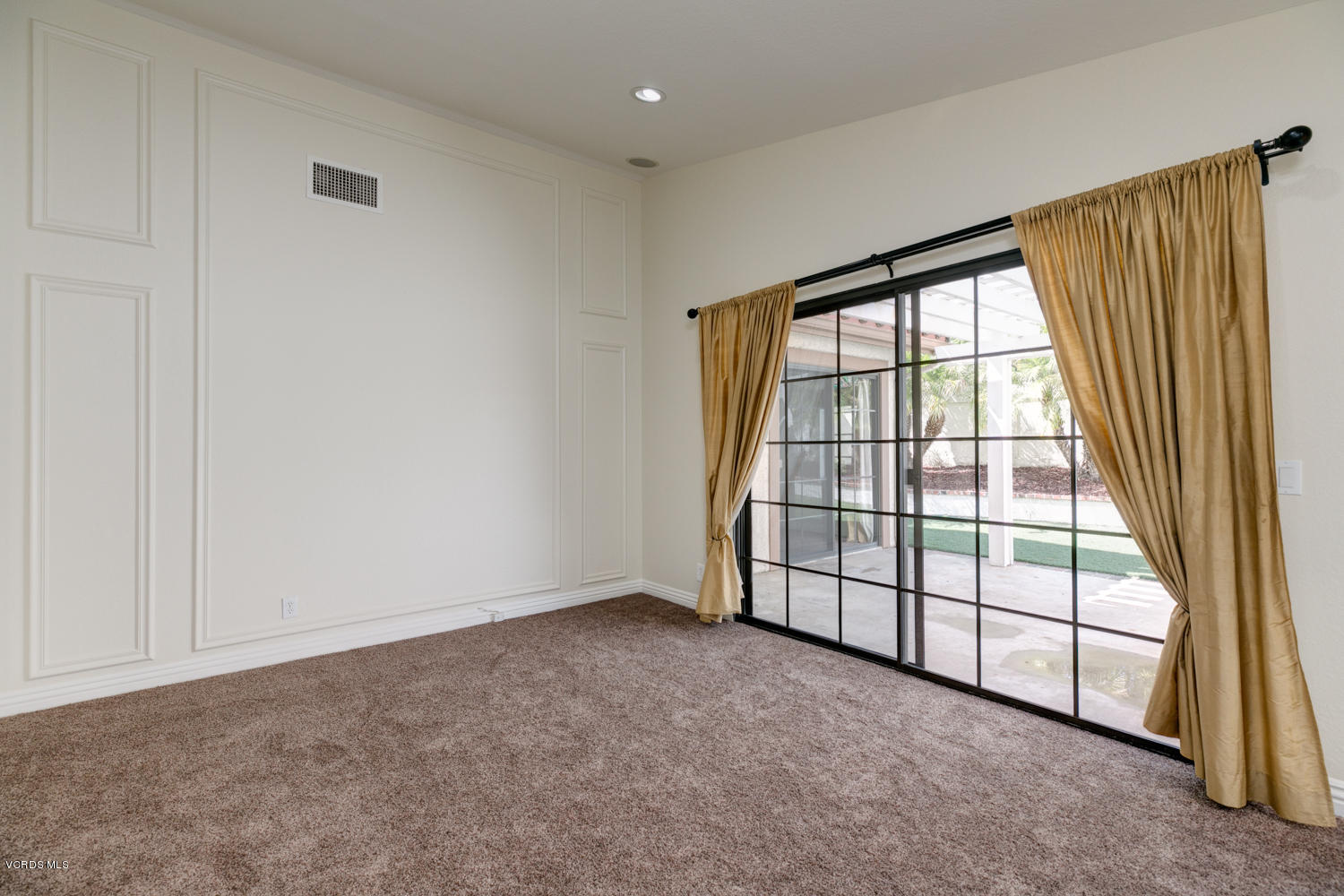 721 Congressional Road Simi Valley, CA 93065 - Photo 8 of 34 TwoFishDigital_721Congressional-10