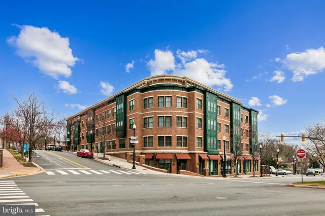 $3,250 | 2101 North Monroe Street, Unit 401, Arlington, VA 22207