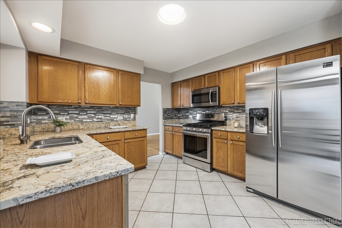 2712 Stockton Road Naperville, IL 60564 - Photo 6 of 43