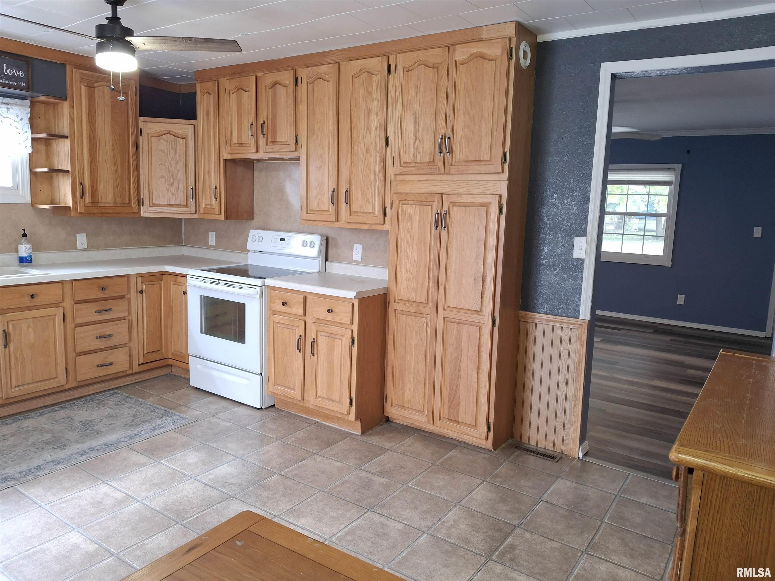 717 South 6th Avenue Canton, IL 61520 - Photo 13 of 32