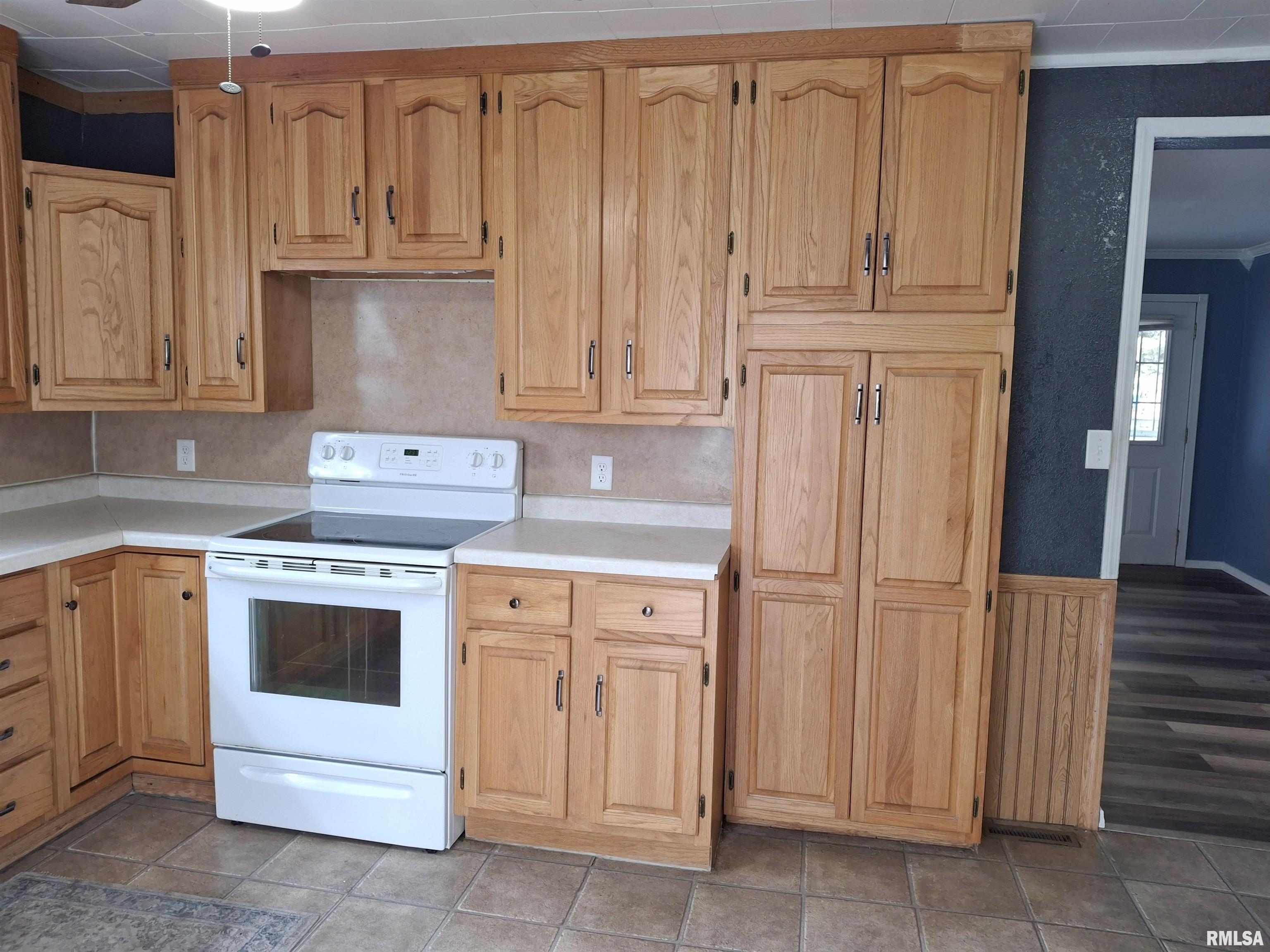 717 South 6th Avenue Canton, IL 61520 - Photo 14 of 32