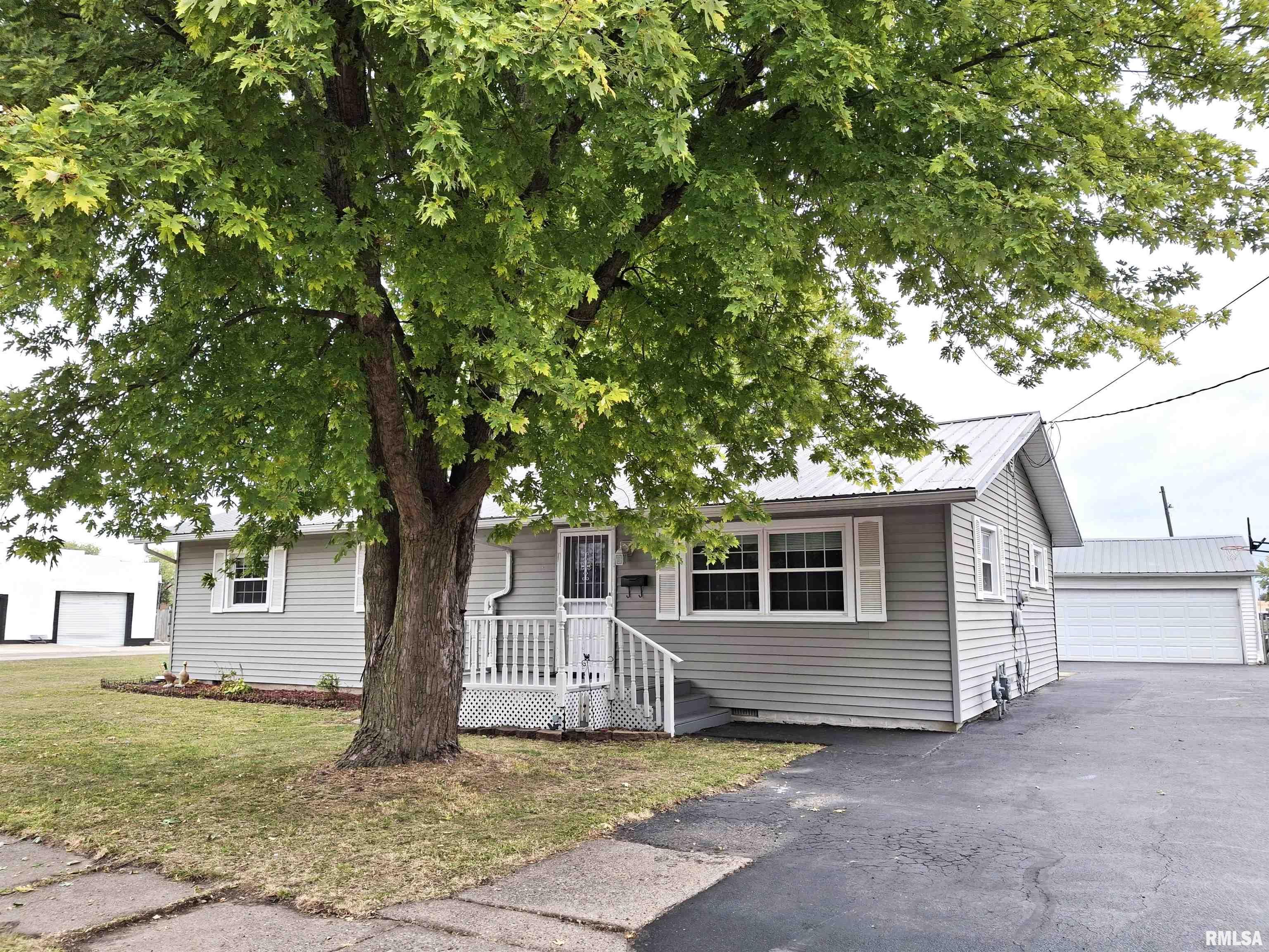 717 South 6th Avenue Canton, IL 61520 - Photo 2 of 32